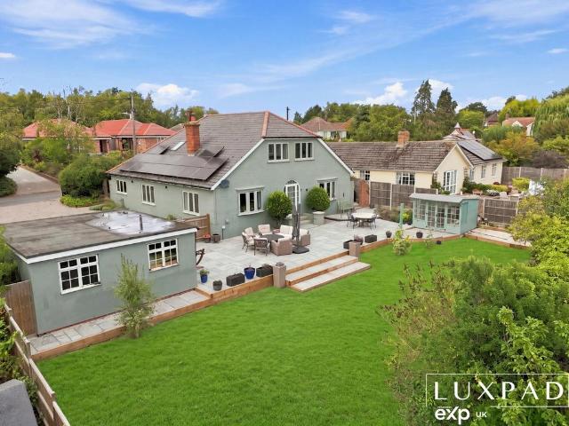 5 bedroom detached house for sale