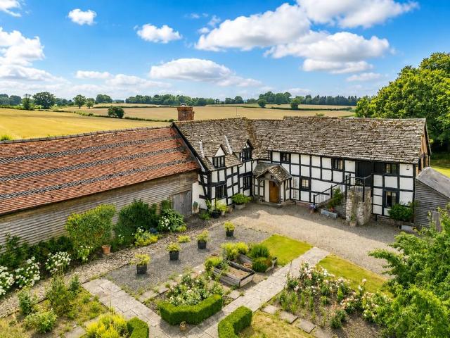6 bedroom detached house for sale