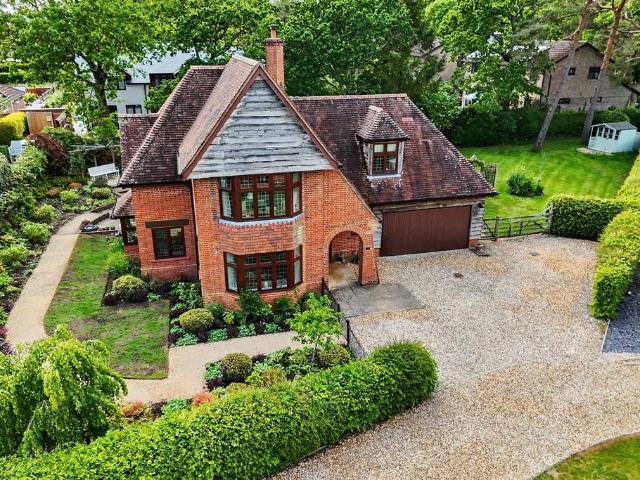 5 bedroom detached house for sale