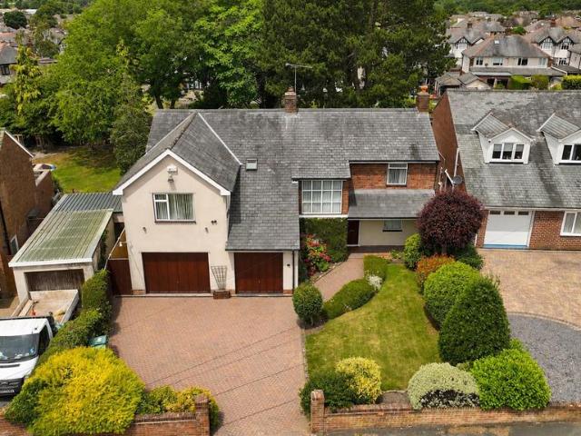 5 bedroom detached house for sale