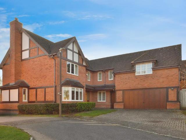 5 bedroom detached house for sale
