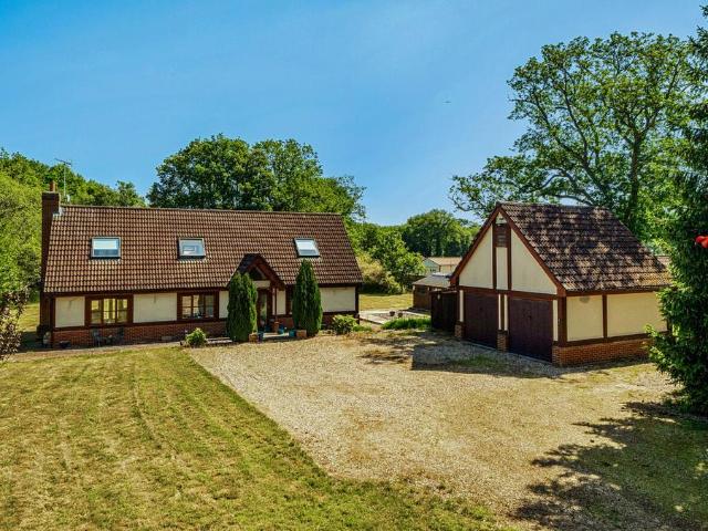 5 bedroom detached house for sale