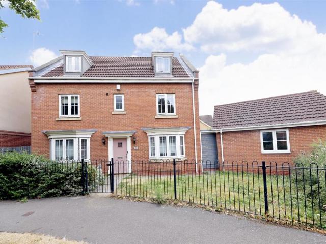 5 bedroom detached house for sale