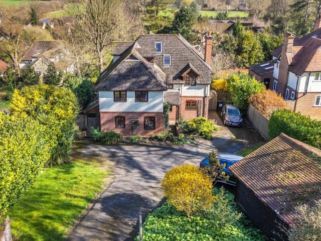 5 bedroom detached house for sale