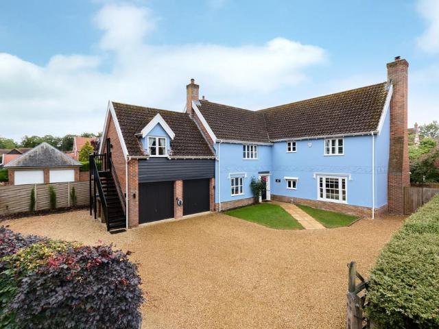5 bedroom detached house for sale
