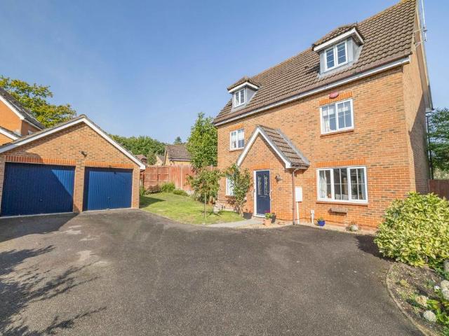 5 bedroom detached house for sale