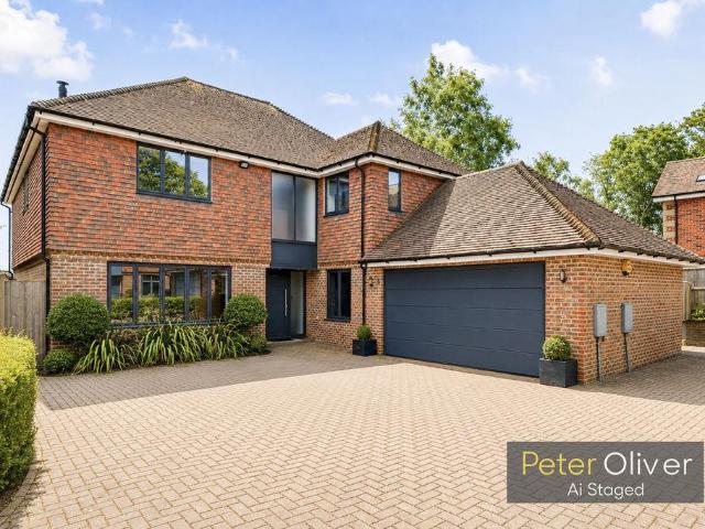 5 bedroom detached house for sale