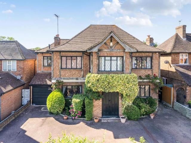5 bedroom detached house for sale