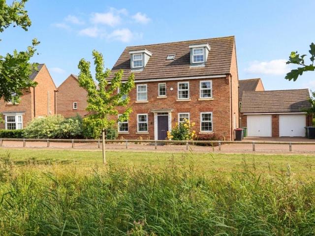 5 bedroom detached house for sale