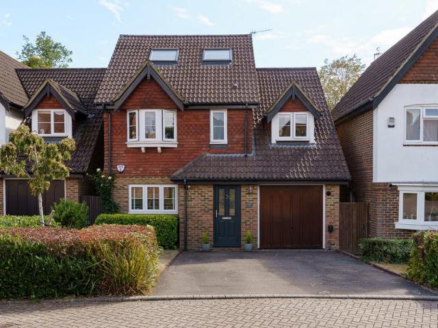 5 bedroom detached house for sale