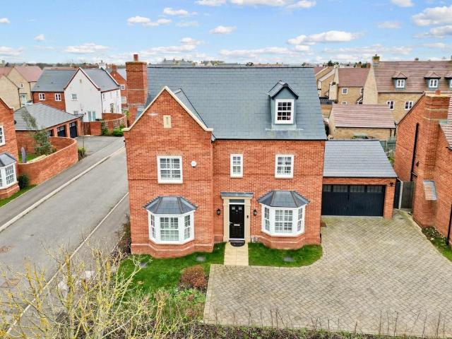 5 bedroom detached house for sale