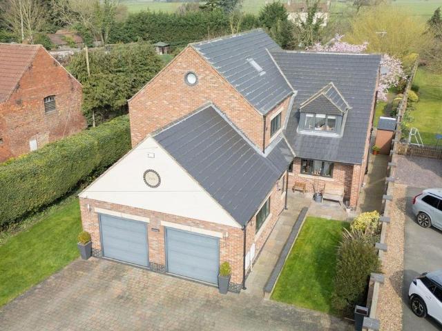 5 bedroom detached house for sale