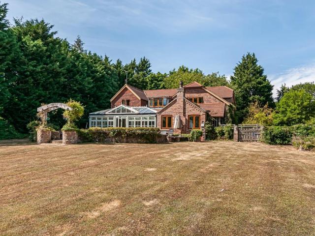 5 bedroom detached house for sale