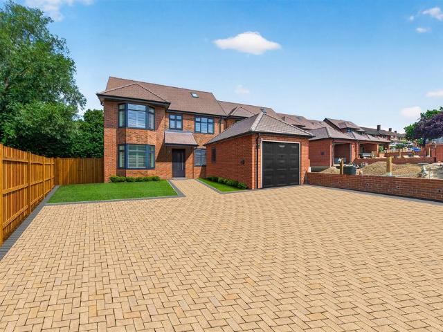 5 bedroom detached house for sale