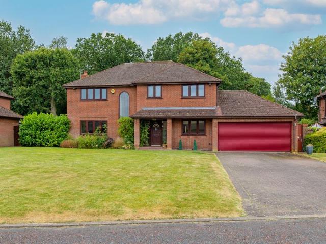 5 bedroom detached house for sale