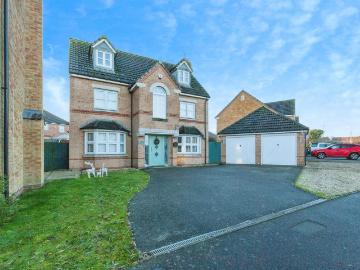 5 bedroom detached house for sale