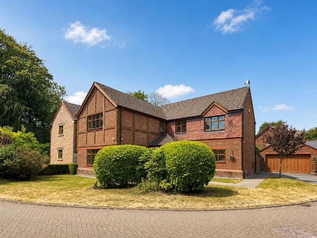 5 bedroom detached house for sale