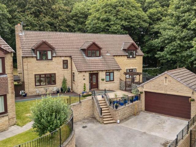 5 bedroom detached house for sale