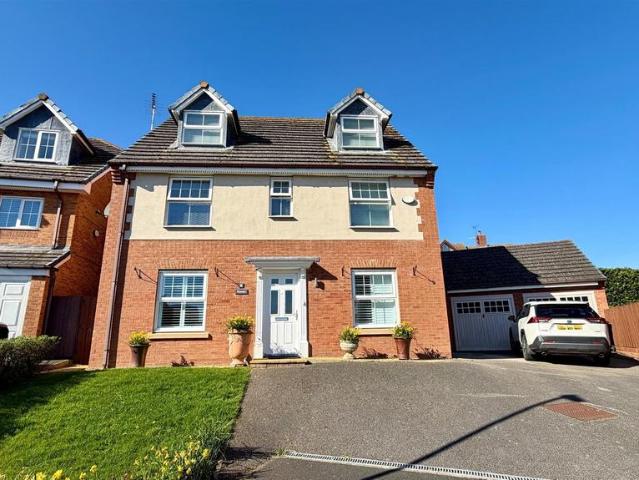 5 bedroom detached house for sale