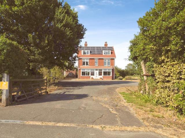 5 bedroom detached house for sale