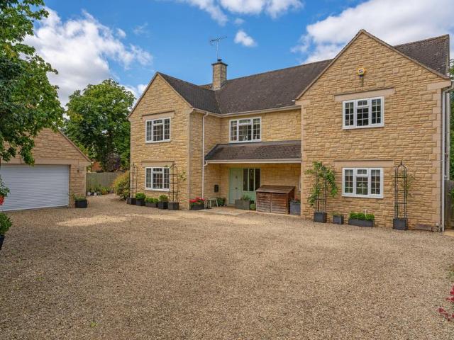 5 bedroom detached house for sale