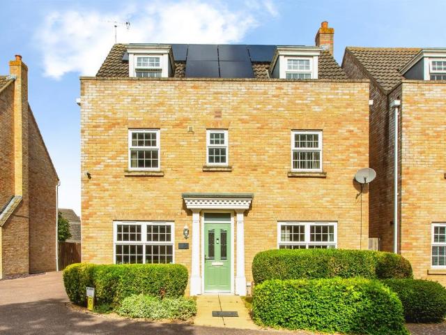 5 bedroom detached house for sale