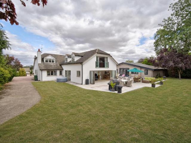 5 bedroom detached house for sale
