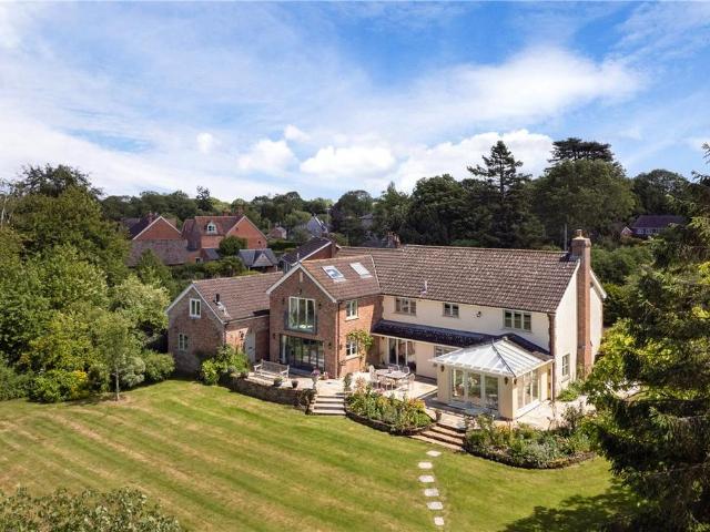 5 bedroom detached house for sale