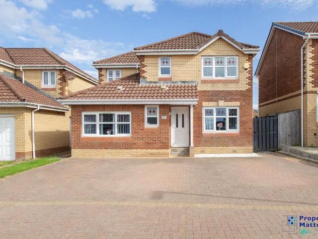 5 bedroom detached house for sale