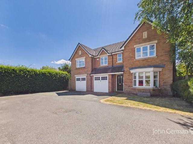 5 bedroom detached house for sale
