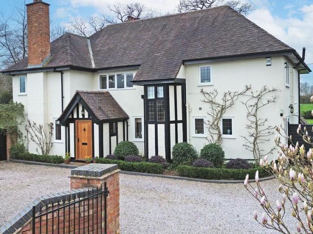 5 bedroom detached house for sale