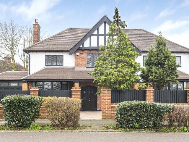 5 bedroom detached house for sale