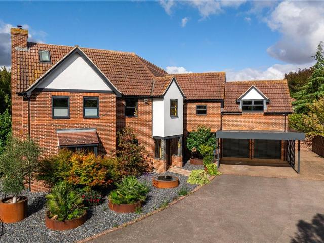 5 bedroom detached house for sale