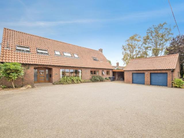 5 bedroom detached house for sale