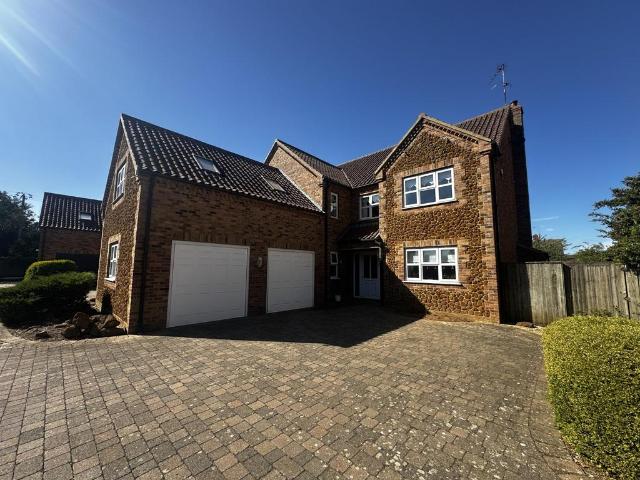5 bedroom detached house for sale
