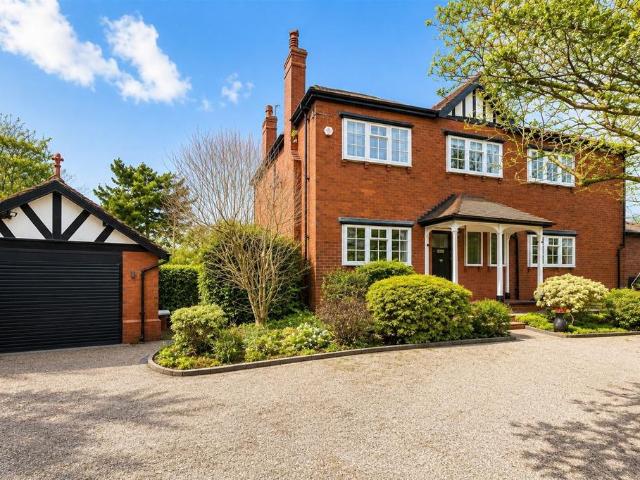 5 bedroom detached house for sale