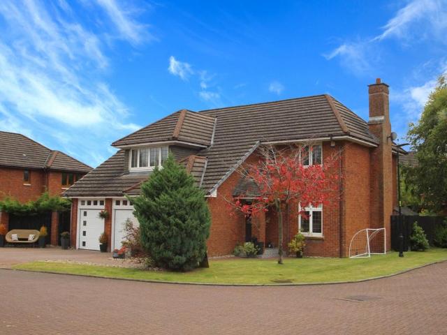 5 bedroom detached house for sale