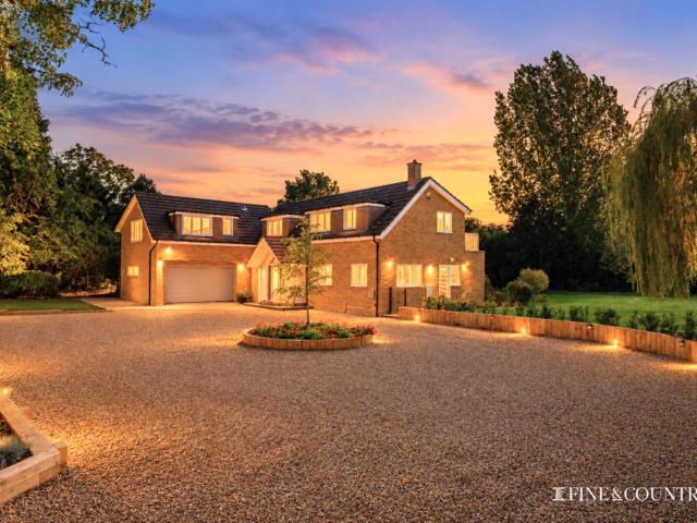 5 bedroom detached house for sale