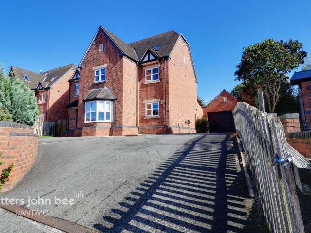 5 bedroom detached house for sale
