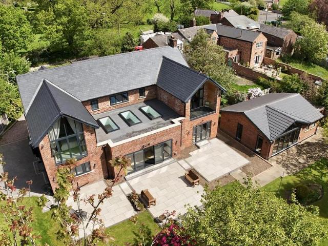 5 bedroom detached house for sale