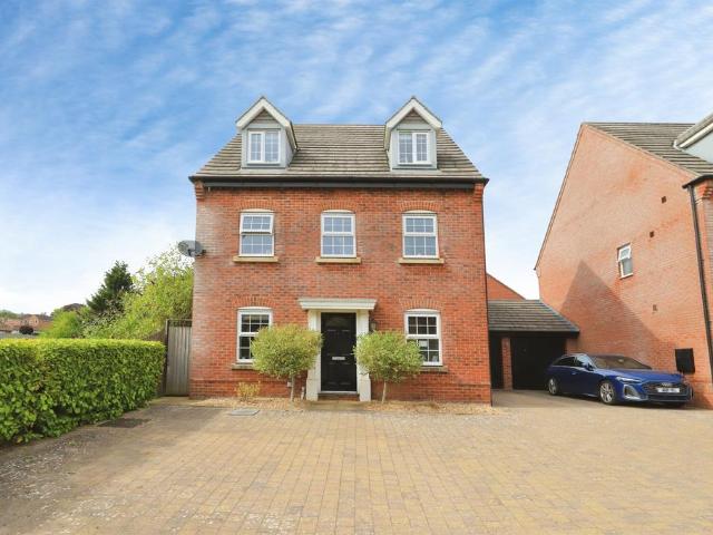 5 bedroom detached house for sale