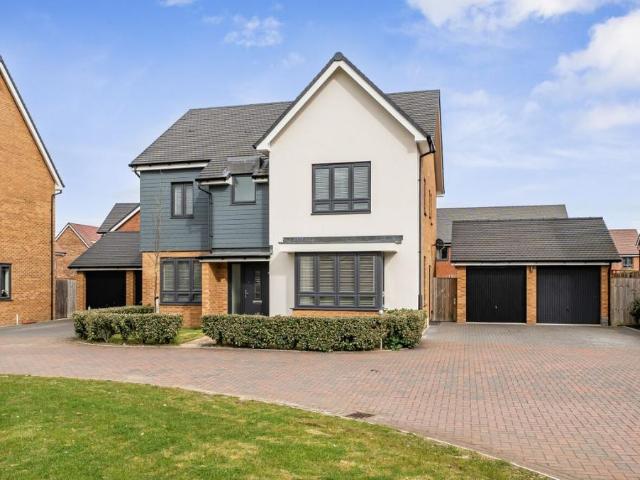 5 bedroom detached house for sale
