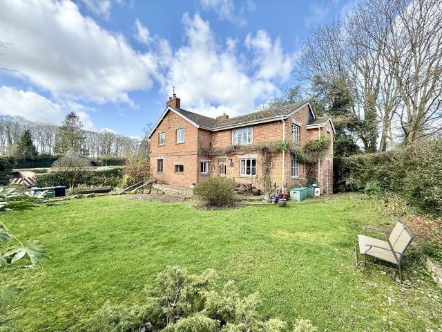 5 bedroom detached house for sale