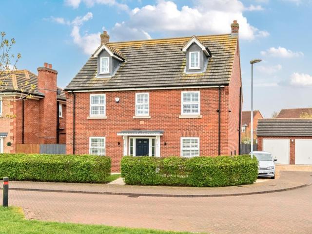 5 bedroom detached house for sale