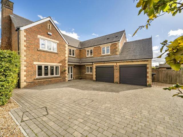 5 bedroom detached house for sale