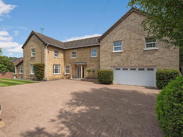 5 bedroom detached house for sale
