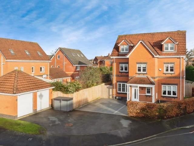 5 bedroom detached house for sale
