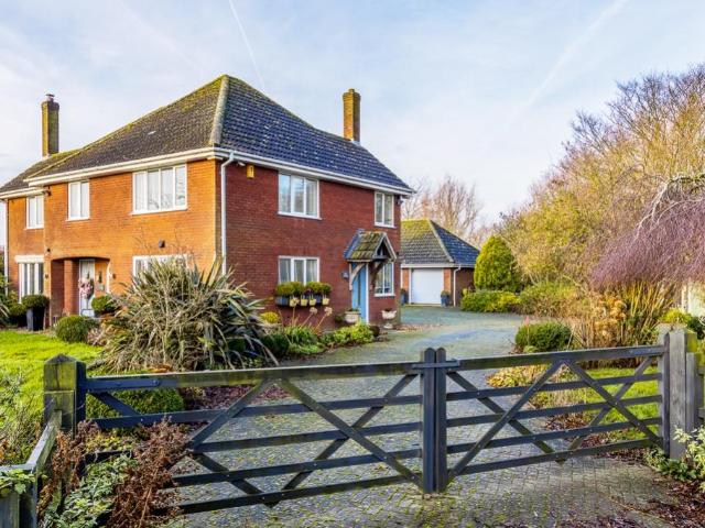 5 bedroom detached house for sale
