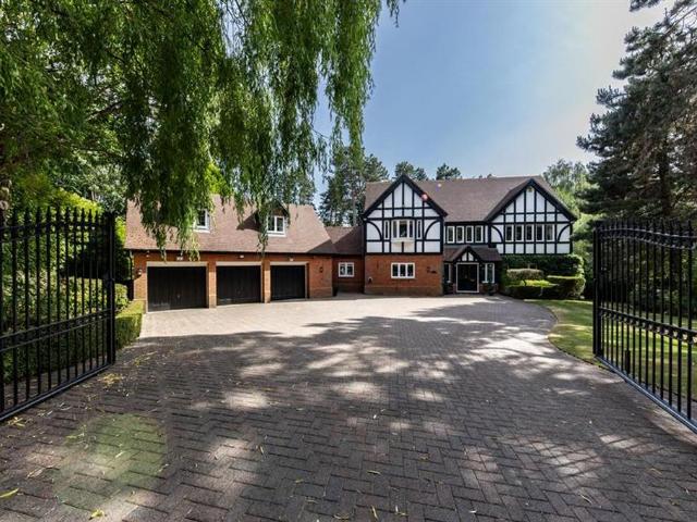5 bedroom detached house for sale