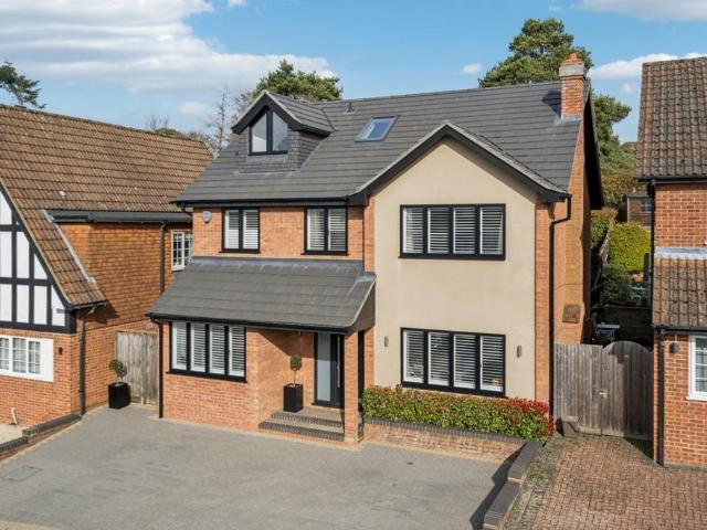 5 bedroom detached house for sale